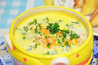 Сырный суп с копченой рыбой