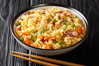 Рис по‑китайски с морепродуктами